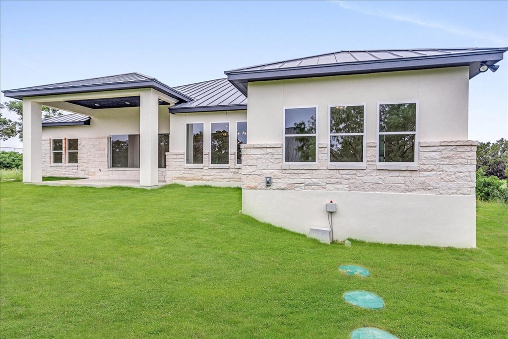 a house with a lawn and a green lawn