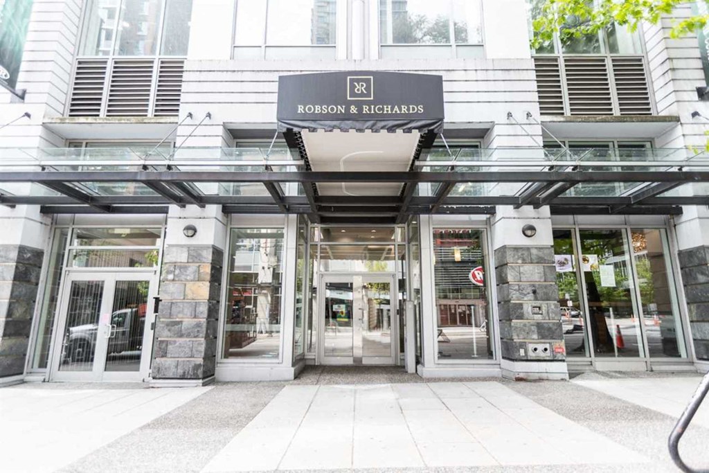 the building in which the hotel is located