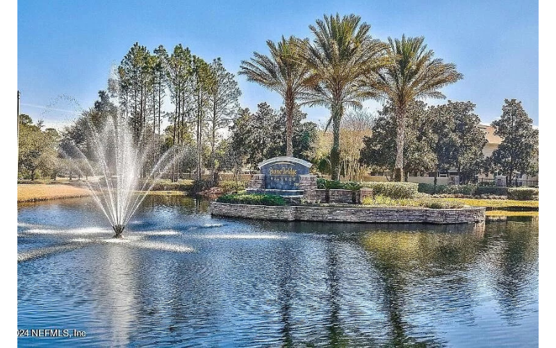 a fountain in the middle of a pond