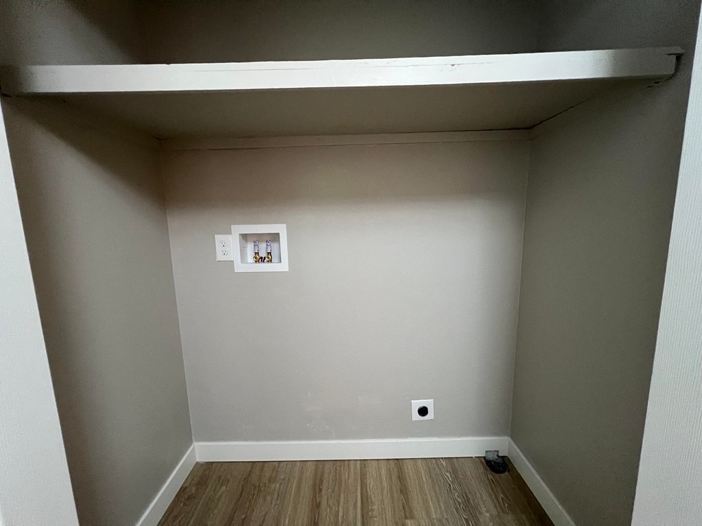 a room with a white wall and a hole in the floor