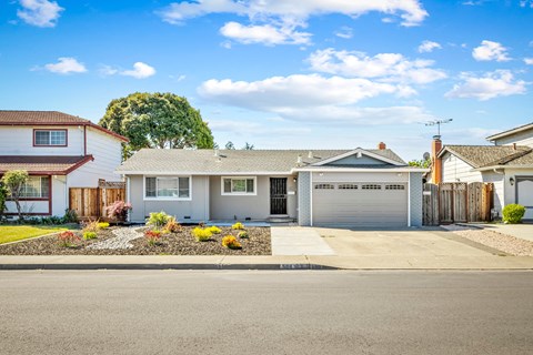 598 Oakwood Drive 3 Beds Apartment for Rent
