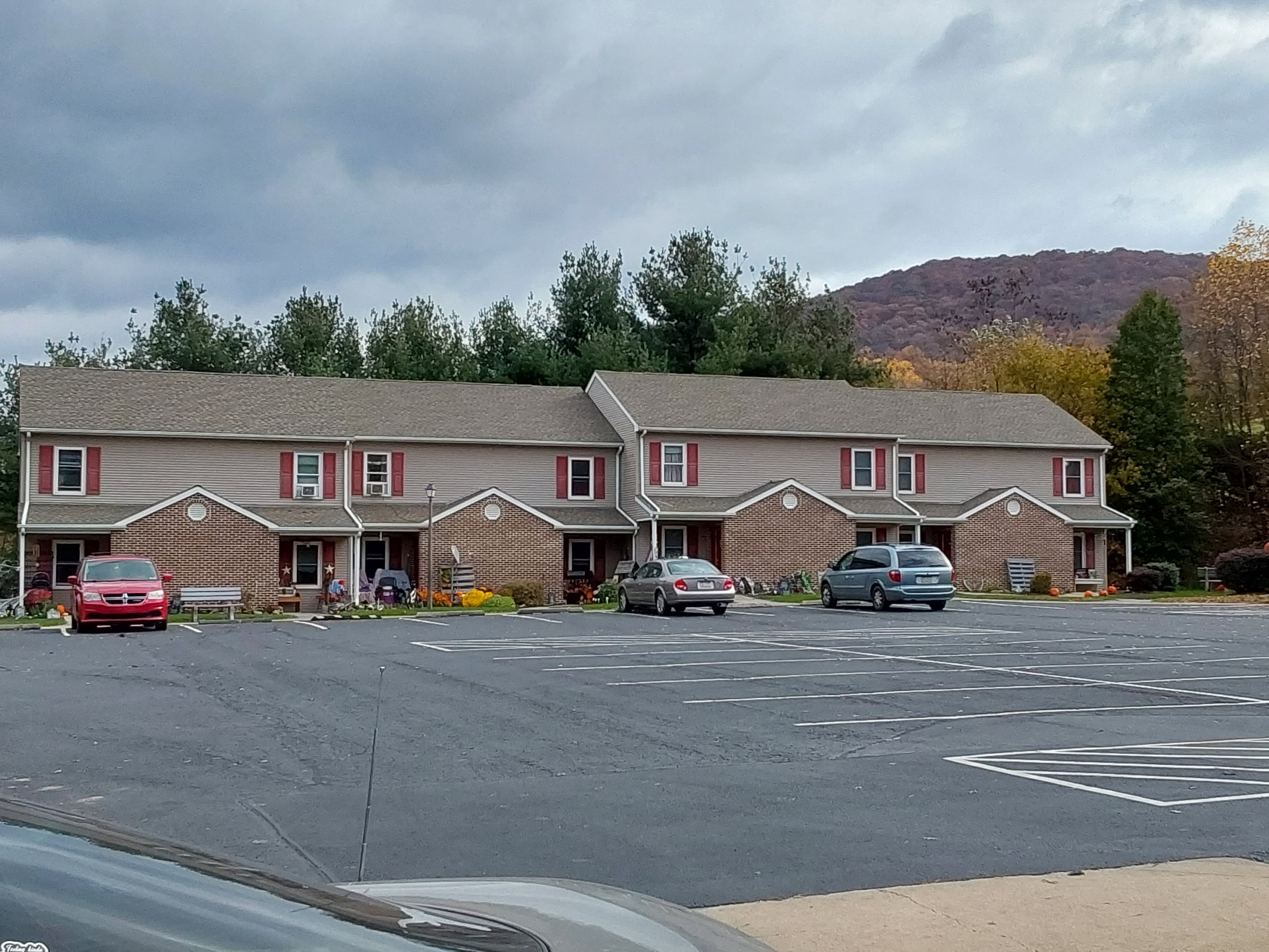 a building with cars parked in a parking lot
