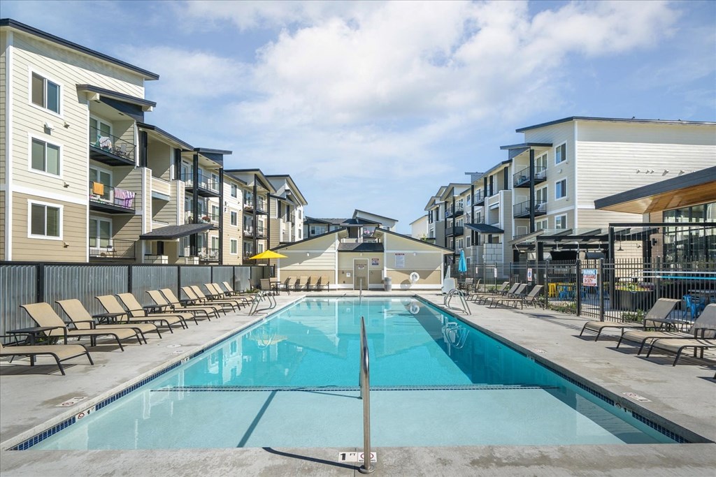 the swimming pool at the preserve at polk apartments