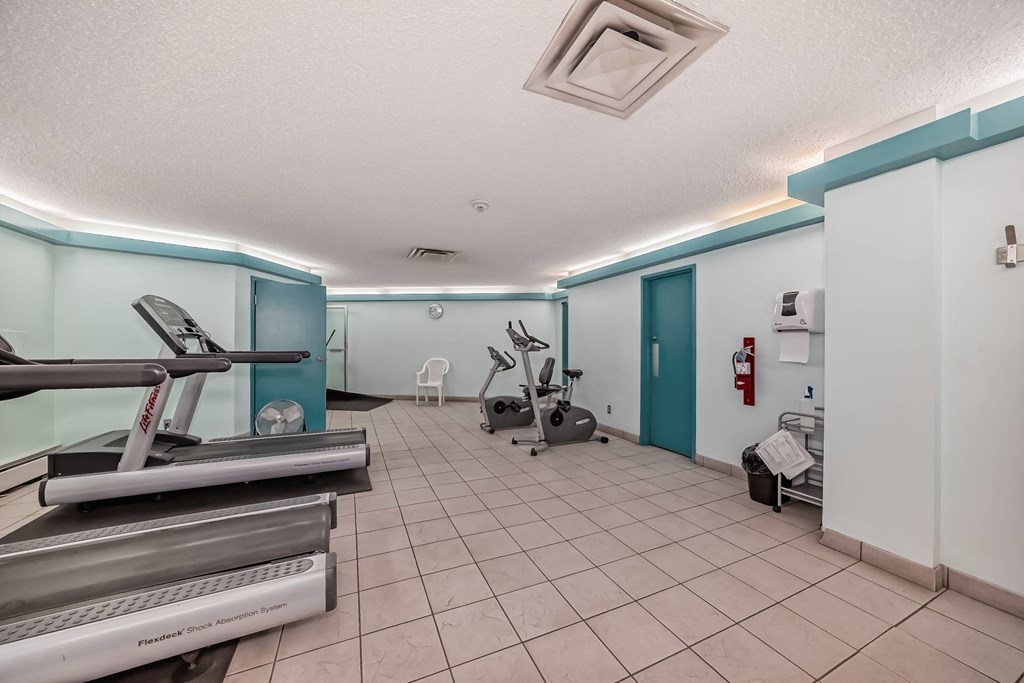 the gym at the preserve at polk apartments