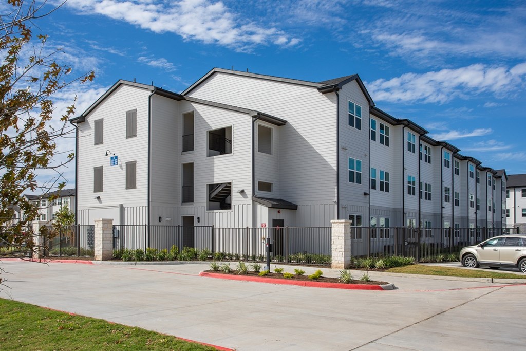 Source URL: https://medialibrarycf.entrata.com/17413/MLv3/3/27/2024/06/12/100118/6669c64e041646.45300747902.jpg