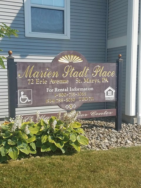 a sign in front of a house that says place