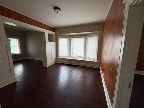 836 Dearborn Avenue 2 Beds Apartment for Rent