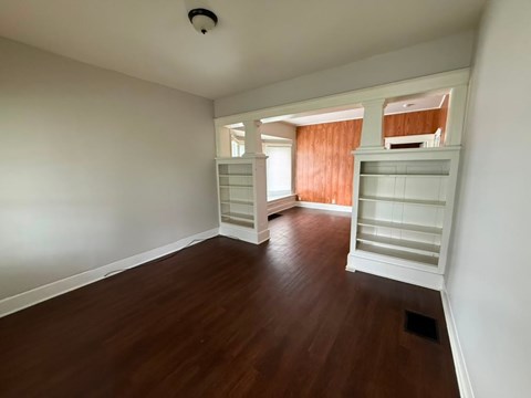 836 Dearborn Avenue 2 Beds Apartment for Rent