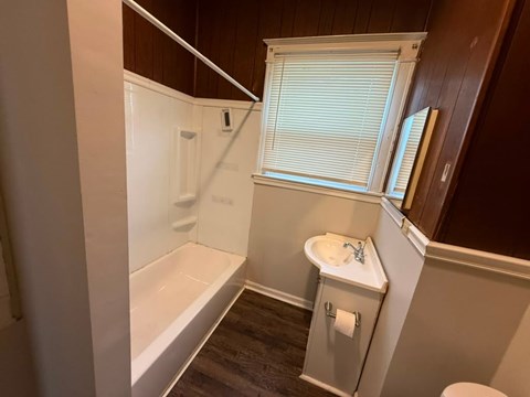 836 Dearborn Avenue 2 Beds Apartment for Rent