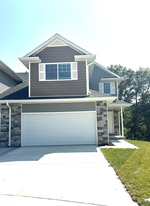 6549 Maple View Court 3 Beds Apartment for Rent