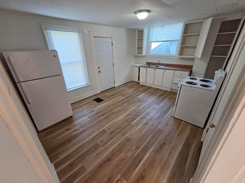 759 N West St 2 Beds Apartment for Rent
