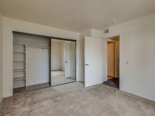 Villa Monterey Apartments