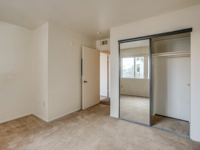 Villa Monterey Apartments