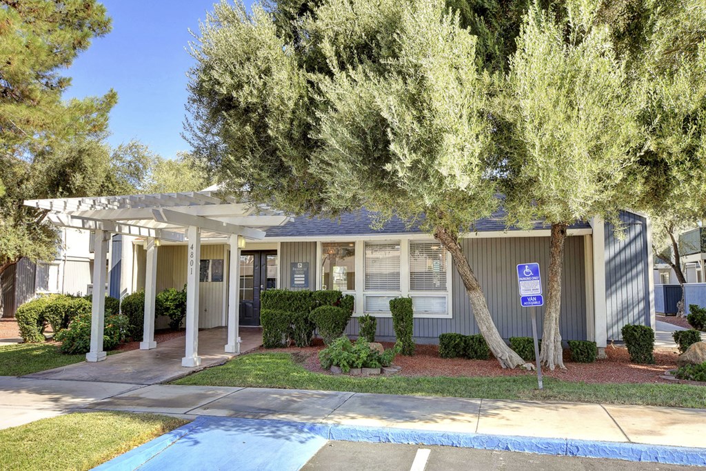 Source URL: https://medialibrarycf.entrata.com/13886/MLv3/3/27/2022/4/12/11147/5d5b8292dd5b14.60595749890.jpg