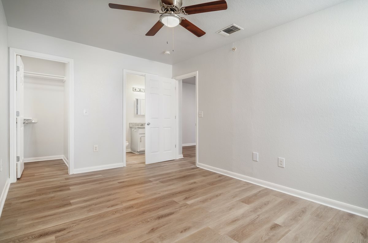Swaying Oaks Apartments