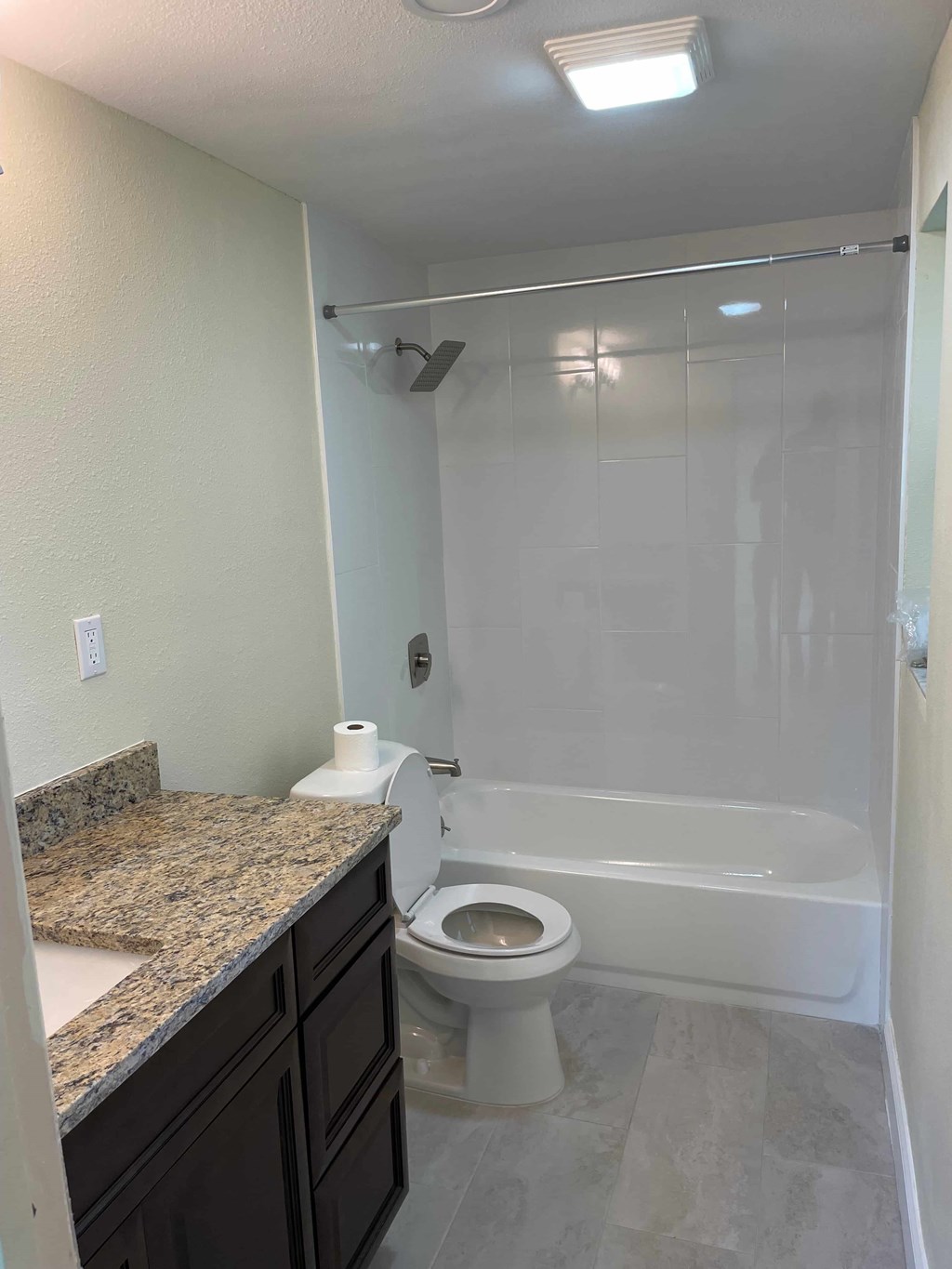 A bathroom with a toilet, sink, and bathtub.