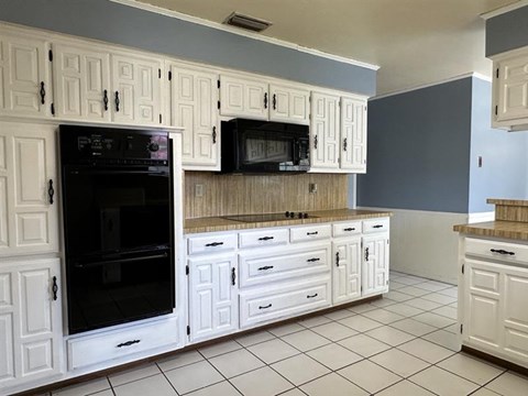 407 Shoretrail Drive 3 Beds Apartment for Rent