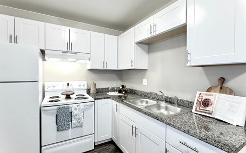 the preserve at ballantyne commons apartment kitchen with white appliances