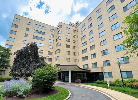 the building where the hotel is located has a circular walkway in front of it