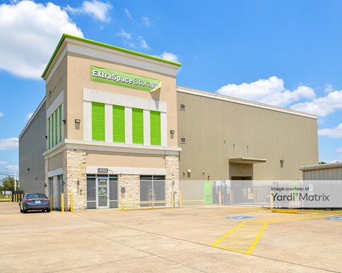 Storage Units for Rent available at 8020 Eastex Fwy, Beaumont, TX 77708