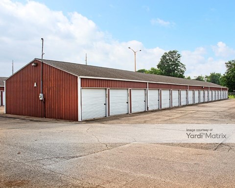 Storage Units for Rent available at 2021 Mckinley Street, Clinton, IA 52732