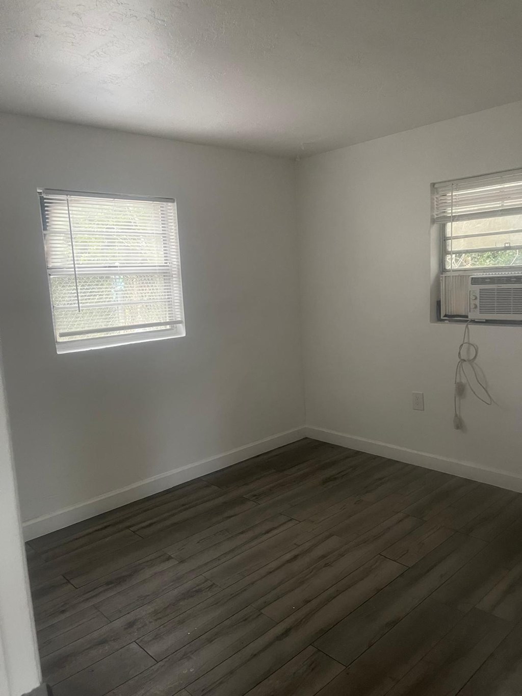 A room with a window and air conditioner.