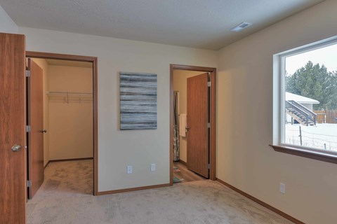 13905 East Broad Lane 3 Beds Apartment for Rent