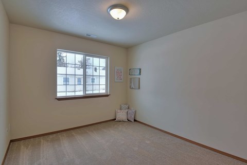 13905 East Broad Lane 3 Beds Apartment for Rent