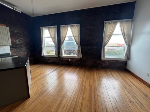 921 Broad St Residential 1-3 Beds Apartment for Rent