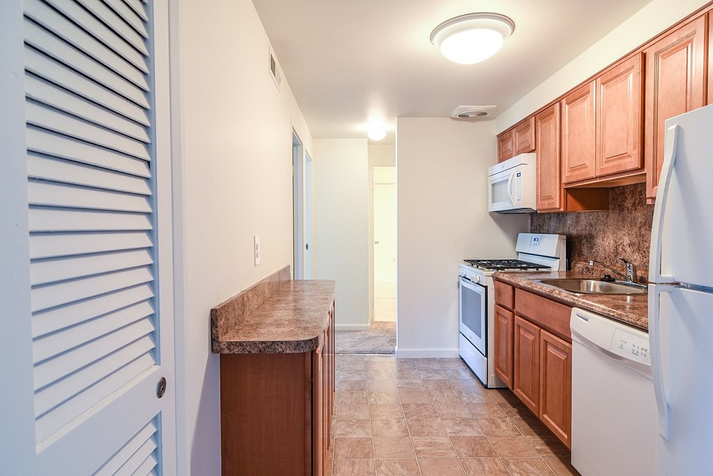 an empty bedroom with a mirrored closet door