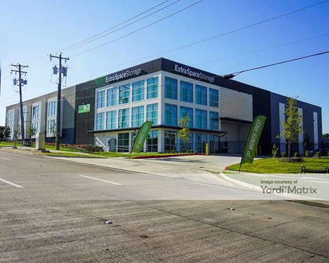 Storage Units for Rent available at 3885 SW Loop 820, Fort Worth, TX 76133