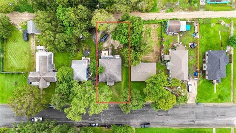 A bird's eye view of a residential area with a red line drawn on the image.
