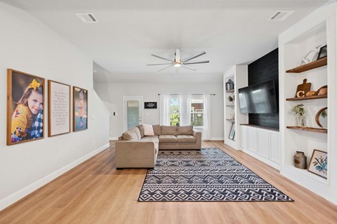 111 Simon 4 Beds Apartment for Rent