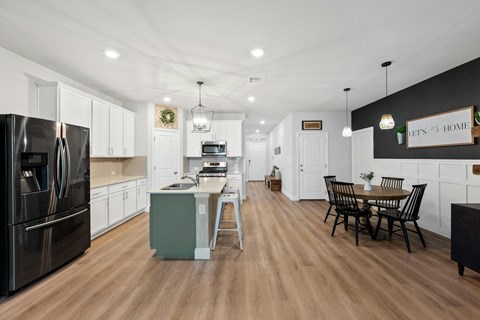 111 Simon 4 Beds Apartment for Rent