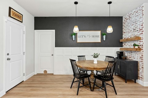 111 Simon 4 Beds Apartment for Rent