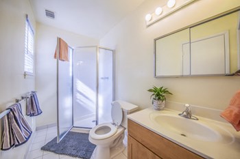 Meetinghouse Master Bathroom Beautiful En-Suite Master Bathrooms Available - Photo Gallery 4