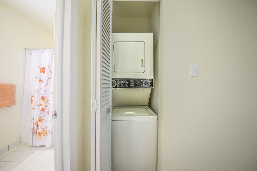 Meetinghouse Washer/Dryers available Washer/Dryer in all Townhouses & Select Apartments