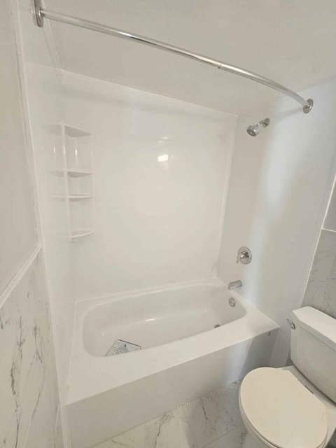 1612-1105 Jalna Blvd 2 Beds Apartment for Rent