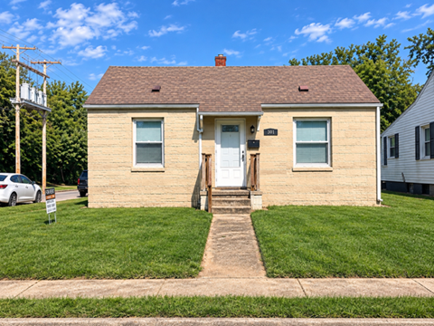 301 E Fourth Street 2 Beds Apartment for Rent
