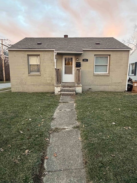 301 E Fourth Street 2 Beds Apartment for Rent