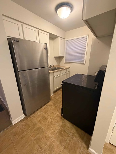 301 E Fourth Street 2 Beds Apartment for Rent