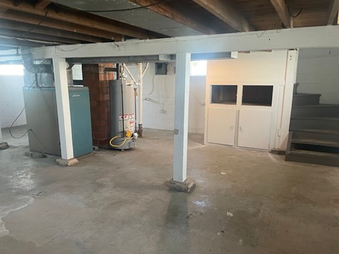 301 E Fourth Street 2 Beds Apartment for Rent