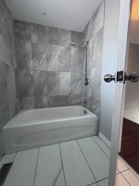 6-595 Third St 3 Beds Apartment for Rent