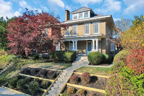 30 East Oakland Ave. 6 Beds Apartment for Rent
