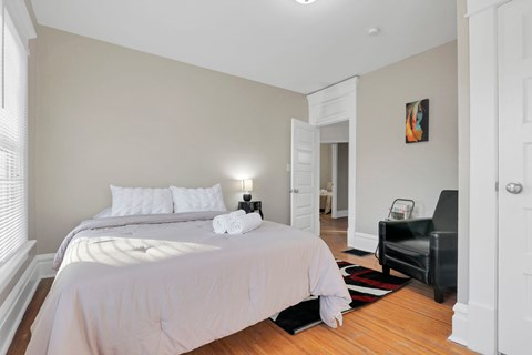30 East Oakland Ave. 6 Beds Apartment for Rent