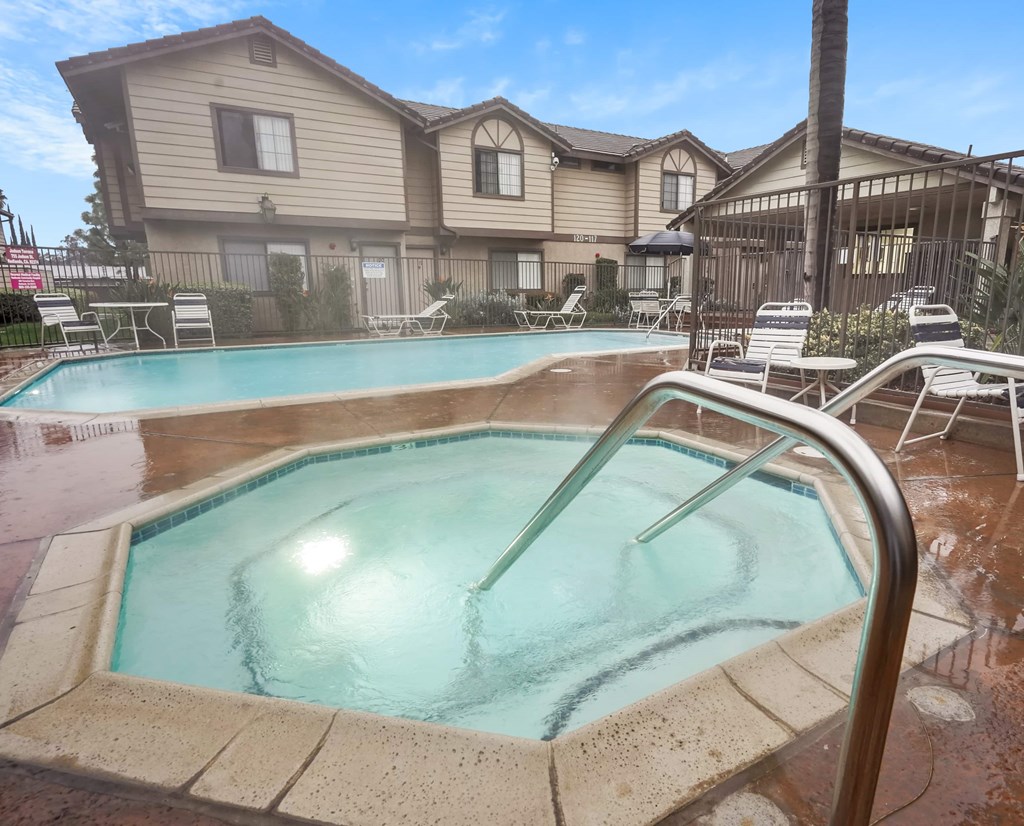 A small pool with a ladder in front of a house.