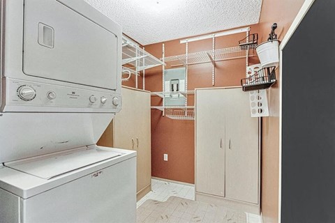 A white oven and dishwasher in a kitchen with brown walls.