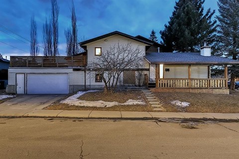 27 Macewan Dr NW 3 Beds Apartment for Rent