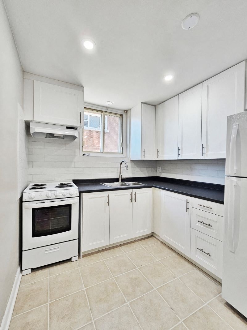 One Bedroom Large Semi Basement/For Rent/Ottawa/Bright & Spacious