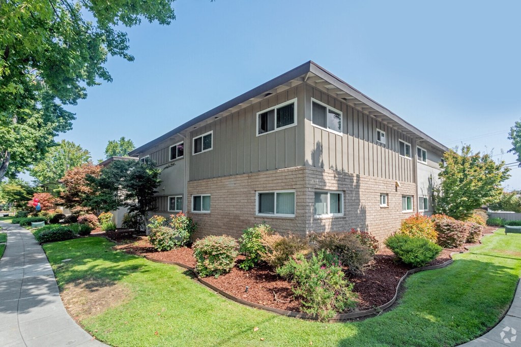 Saratoga Grove 4060